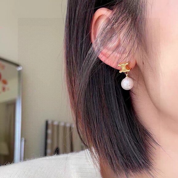 Celine pearl drop earrings - Picture 5 of 6